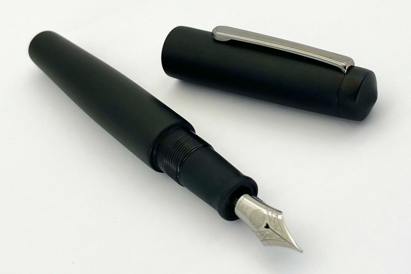 NakayaPiccoloWriterBlackHairlineFountainPen_E